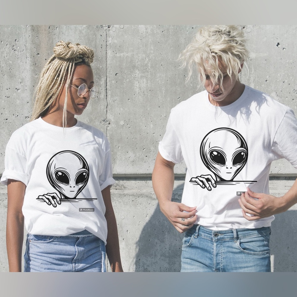 Alien invasion tee